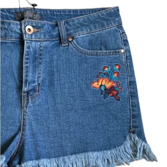 Highline Collective Embroidered Fringe Hem Denim Jean Shorts Floral/Bird NWT - Picture 5 of 9